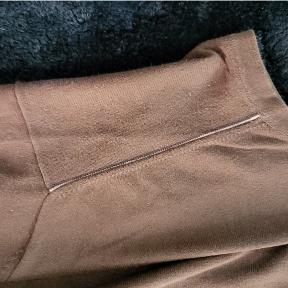 Banana Republic Mens V Neck - Picture 4 of 6